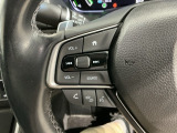 ステアリングにオーディオ操作スイッチが付いています。オーディオ画面に直接タッチしなくても操作が出来ますので、運転に集中できます。