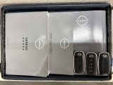スマートキーは鍵をバッグに入れたままでもドアロックの開閉やエンジンのON・OFFができます。夜間や雨の日も鍵を探さなくて良いので便利です。