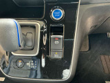 電動パーキングブレーキは、従来の足踏み式に比べ、しっかりと車をホールドしてくれるので安心です。女性の方には特に安心いただける装備です