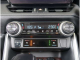 【オートエアコン】1年中快適な室内を提供!車内温度を設定すると、風量を自動で調整してくれます。