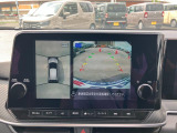【全方位カメラ】フロントグリル、ドアミラー、バックドアにカメラが付いていて、駐車の時にナビ画面で自車位置を確認出来ますよ!車は今どの位置?障害物はないかな?など確認ができて安心です♪