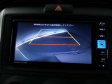 【バックカメラ】バックカメラ装着車です。バックする時に、後方の様子をナビ画面に表示します!慣れない駐車場での駐車や、せまい場所での車庫入れの時も、安全確認OK!思いがけずコツン!なんて事も防げますヨ