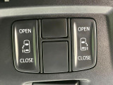 【両側パワースライドドア】スマートキーや運転席のスイッチで後席両側スライドドアの開閉が可能♪電動だから力を入れてドアを開ける必要が無く、小さなお子様でも簡単に開け閉めでき快適です♪