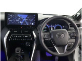 高いホールド性で運転姿勢が安定します。長距離ドライブでも疲れにくいのが魅力です。快適なドライビングライフをお送りください♪