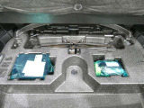 スペアタイヤレス車です。応急セットを搭載しております。
