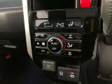 オートエアコンは温度を設定するだけで、自動で風量などを設定してくれます。運転しながら操作も必要ないので、安全性も向上します。