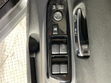 【パワーウインドウ】運転席のスイッチで、各席の窓ガラスの開閉ができます!あると便利ですよね!