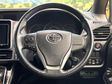 インテリアに合わせたデザインのステアリングは、運転される方のことも考え、運転しやすい形状、大きさです。是非一度、実際に触ってお確かめください。