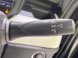 【オートライト】周りの明るさに応じて自動でヘッドライトの点灯・消灯ができる機能です!ライトの付け忘れ・消し忘れなどが無くなり、雨の日や夕方の走行も安心!トンネル通過時も便利ですね♪