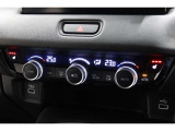 運転席と助手席の温度設定の変更が可能な左右独立タイプのデュアルエアコンです♪♪♪暑がりな人・寒がりな人も誰もが車内を快適にお過ごしいただけます♪♪♪