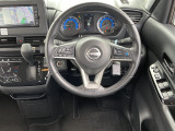 【純正革巻きステアリング】上質な革を使用することで、手にしっかり馴染みとても運転しやすいハンドルです♪