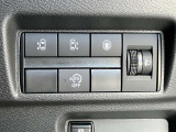 両側オートスライドドアです♪運転席のボタンやキーのボタンでも開閉できます!手荷物がいっぱいの時でも簡単にドアの開け閉めができるのでとっても便利です♪