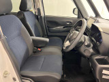 【運転席シート】ゆったりと広々した空間です。ストレスなく運転ができますよ!