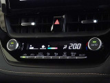 車内を快適に、オートエアコンを装備しています。