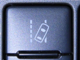 車線逸脱警報装置を装備しております。
