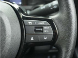 ◆アダプティブクルーズコントロール◆予め設定した車速内でクルマが自動的に加減速。前走車との適切な車間距離を維持しながら追従走行します。【LKAS】車線維持支援システムでステアリング操作を支援。