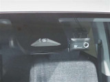 衝突被害軽減ブレーキ装備!「衝突回避支援・夜間視界支援・車線逸脱防止支援」等、最新の安全装備!車両前方のセンサーがあなたの運転をサポートしてくれます♪