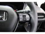 Hondaセンシングの機能のひとつ、アダプティブクルーズコントロール付!アクセルから足を離しても設定したスピードと前車との車間を保ち走行してくれます!車線維持もアシスト☆高速道路で疲労軽減ですね☆