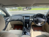 室内は広々しています。当社では、ご納車前に全車室内クリーニング・除菌を無料で行います。