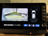 リバースギアに入れるだけで後方の表示へ切り替わります。夜間や雨の日の駐車も楽になりますよ。