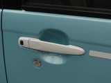 ドアハンドル リクエストスイッチでドアロックの開閉が可能です。