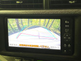 【バックカメラ】駐車時に後方がリアルタイム映像で確認できます。大型商業施設や立体駐車場での駐車時や、夜間のバック時に大活躍!運転スキルに関わらず、今や必須となった装備のひとつです!