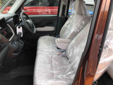 フロントシートです。ゆったり運転ができます。長距離ドライブもラクラク♪♪