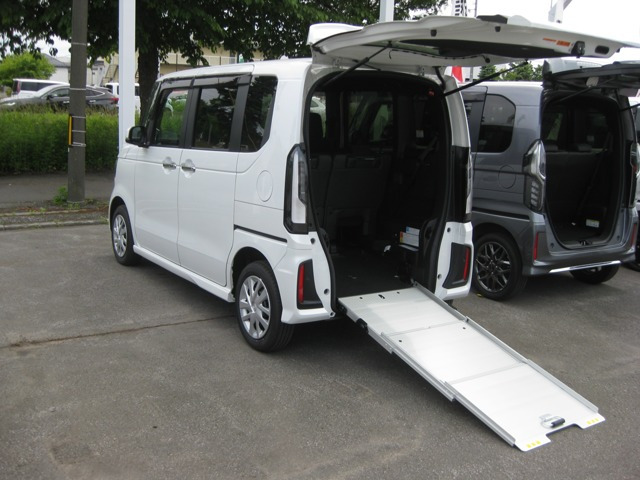 N-BOX スロープ 4WD 