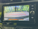 【バックカメラ】駐車時に後方がリアルタイム映像で確認できます。大型商業施設や立体駐車場での駐車時や、夜間のバック時に大活躍!運転スキルに関わらず、今や必須となった装備のひとつです!