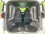【パワーバックドア】スマートキーや運転席のボタンを押すだけでリアゲートが自動で開閉します!荷物を持っている時や、高い位置にあるバックドアを閉める際に便利な機能です♪