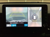 マルチビューカメラシステム搭載車です。お車の周囲を全方位でカバーします。後方・前方・両脇と、コンディションが悪い視界でもカラーモニターに映し出した映像がドライバーをサポートします。