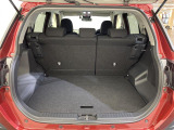 【トランク】積み込みやすくて、たっぷり積める荷室です。シートアレンジできるものは、乗車人数と荷物の量や大きさによってシートを動かすことができるので、より快適なドライブが可能です!