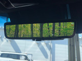 【デジタルインナーミラー】カメラが撮影した車両後方の映像をルームミラー内に表示。クリアな視界で状況の確認が可能です!※ドラレコ機能ご利用には別途SDカードをご用意いただく場合があります。