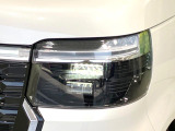 【LEDヘッドライト】悪天候や夜間走行時も良好な視界を確保し安心して運転できる高輝度LEDヘッドライトを装備!点灯速度が早く、消費電力も抑えられています。
