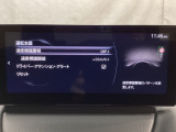 フォワードセンシングカメラで認識した交通標識をアクティブドライビングディスプレイに表示し、交通標識の見落とし防止を図り、安全運転を支援します。