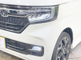 【LEDヘッドライト】悪天候や夜間走行時も良好な視界を確保し安心して運転できる高輝度LEDヘッドライトを装備!点灯速度が早く、消費電力も抑えられています。