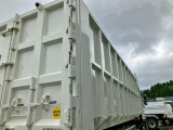運転席側支柱にサビがあります。