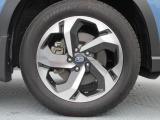 スバル純正18インチアルミホイール。 タイヤサイズは225/55R18。