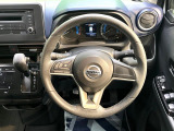 【純正革巻きステアリング】上質な革を使用することで、手にしっかり馴染みとても運転しやすいハンドルです♪