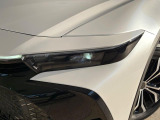 【LEDヘッドライト】悪天候や夜間走行時も良好な視界を確保し安心して運転できる高輝度LEDヘッドライトを装備!点灯速度が早く、消費電力も抑えられています。