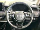 インテリアに合わせたデザインのステアリングは、運転される方のことも考え、運転しやすい形状、大きさです。是非一度、実際に触ってお確かめください。