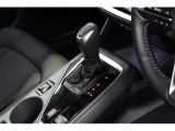 ミッションはストレート型CVTマニュアルモード付になります、CVT車ですがマニュアル感覚で運転操作ができます!シフト周りにはFシートヒーターSW、ビューモニターSWを配置しております!
