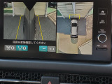 道幅の狭い道路で左に寄せて走行する時などに安心のサイドカメラ