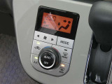 【オートエアコン】車内温度を感知して自動で温度調整をしてくれるのでいつでも快適な車内空間を創り上げます!どの席に座っても快適なドライブが楽しめます♪