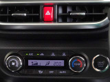 車内を快適に、オートエアコンを装備しています。