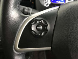 ステアリングスイッチ付き。前方から目を離すことなく操作することが可能です。