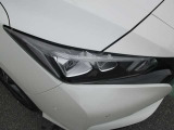 LEDヘッドランプ・・・ハロゲンランプに比べて非常に明るいので、夜間走行時の視認性がアップします。