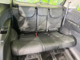 床下収納式のサードシートです。座席部分をコンパクトに収納でき、広大な荷室スペースとしてお使いいただけます!乗車人数や荷物の量など利用シーンに合わせて3列目を有効活用でき、とっても便利♪