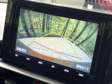 【バックカメラ】駐車時に後方がリアルタイム映像で確認できます。大型商業施設や立体駐車場での駐車時や、夜間のバック時に大活躍!運転スキルに関わらず、今や必須となった装備のひとつです!