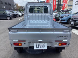 当店では、ご商談が重ならないように、WEB商談より店頭で実車確認して頂けるお客様を優先とさせて頂きます。まずは在庫確認を含めて、ご来店予約をお願い致します。当店までご予約お待ちしております